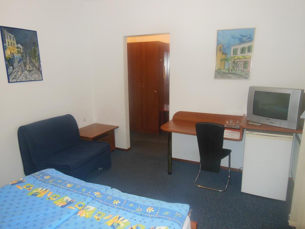 Hotel Pri Belokranjcu Novo Mesto Bilik gambar