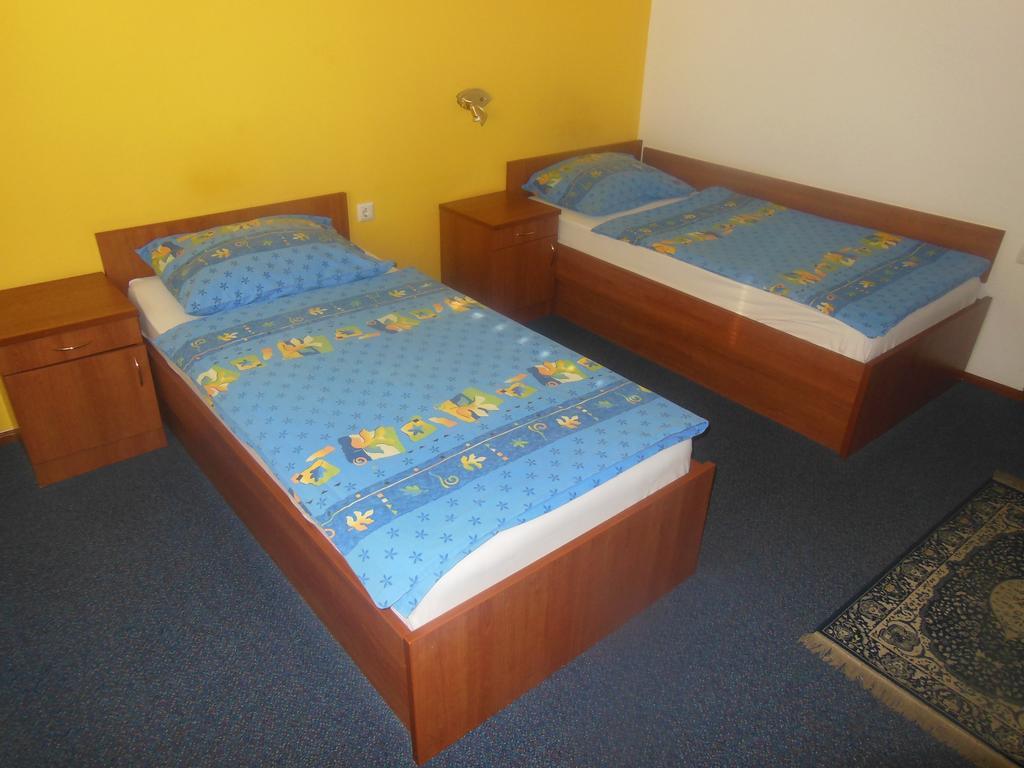 Hotel Pri Belokranjcu Novo Mesto Bilik gambar