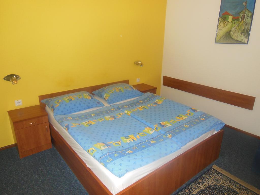 Hotel Pri Belokranjcu Novo Mesto Bilik gambar