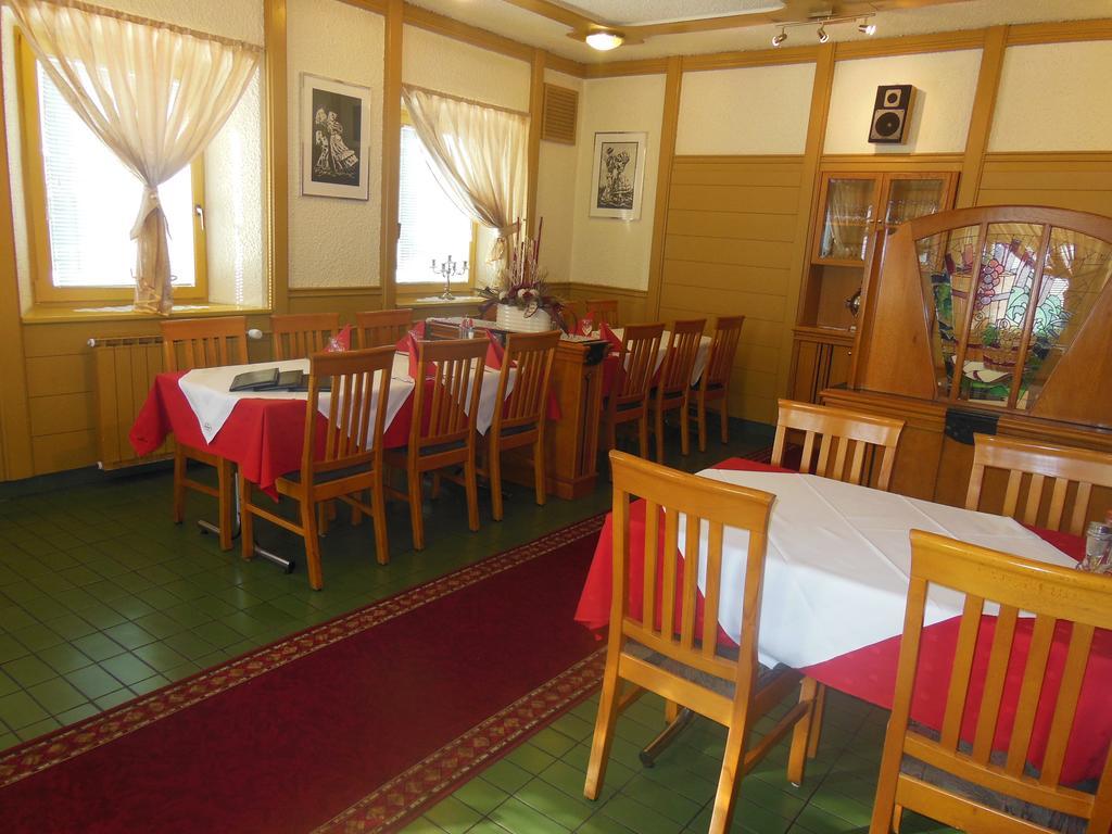 Hotel Pri Belokranjcu Novo Mesto Luaran gambar